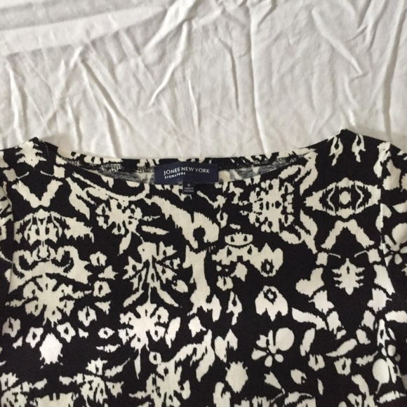 black and white print T - Picture 3 of 5